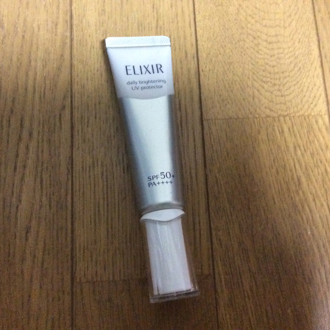 ELIXIR(エリクシール)のエリクシールホワイト デーケアレボリューションWT+ コスメ/美容のベースメイク/化粧品(化粧下地)の商品写真