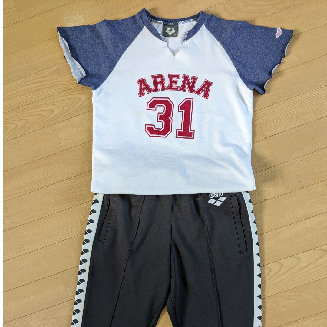 arena(アリーナ)のアリーナ　Tシャツ、Mサイズ レディースのトップス(Tシャツ(半袖/袖なし))の商品写真