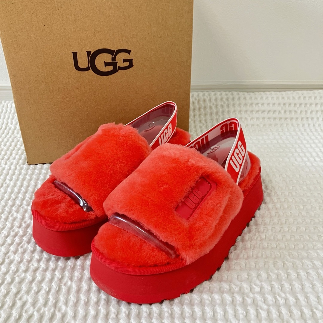 UGG(アグ)の新品　アグ　ugg　サンダル　ムートン　ピンク　ファー　派手　23 厚底 レディースの靴/シューズ(サンダル)の商品写真