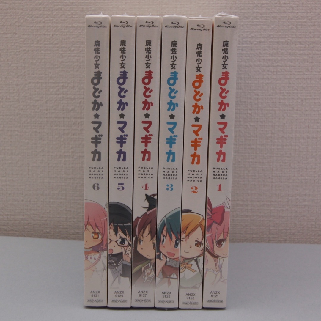 【新品未開封】 魔法少女まどか☆マギカ Blu-ray 完全生産限定版 全6巻 エンタメ/ホビーのDVD/ブルーレイ(アニメ)の商品写真
