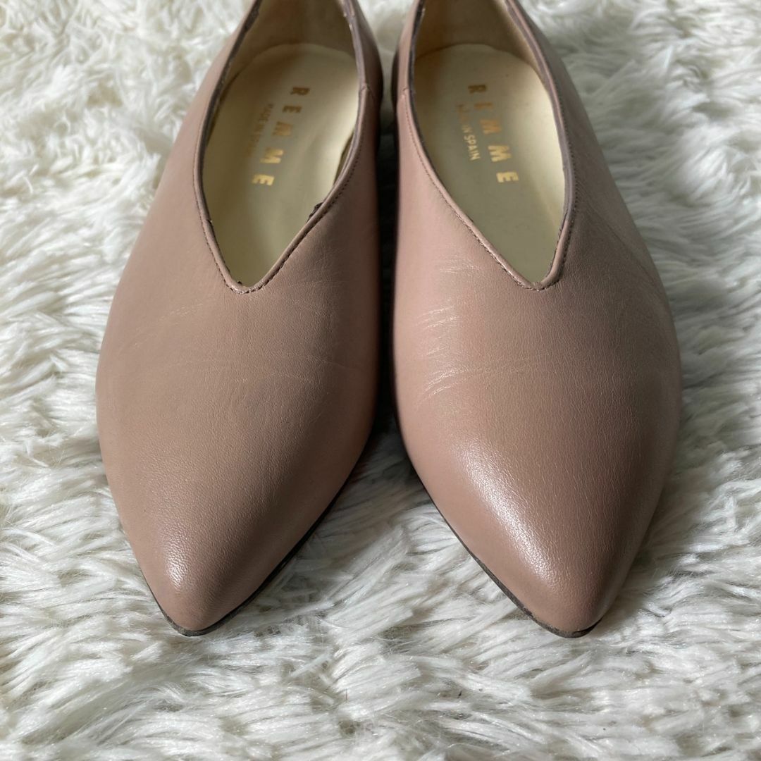 REMME - 美品 スペイン製 REMME Vカット フラットパンプス REMME - 美品 スペイン製 REMME Vカット フラットパンプス