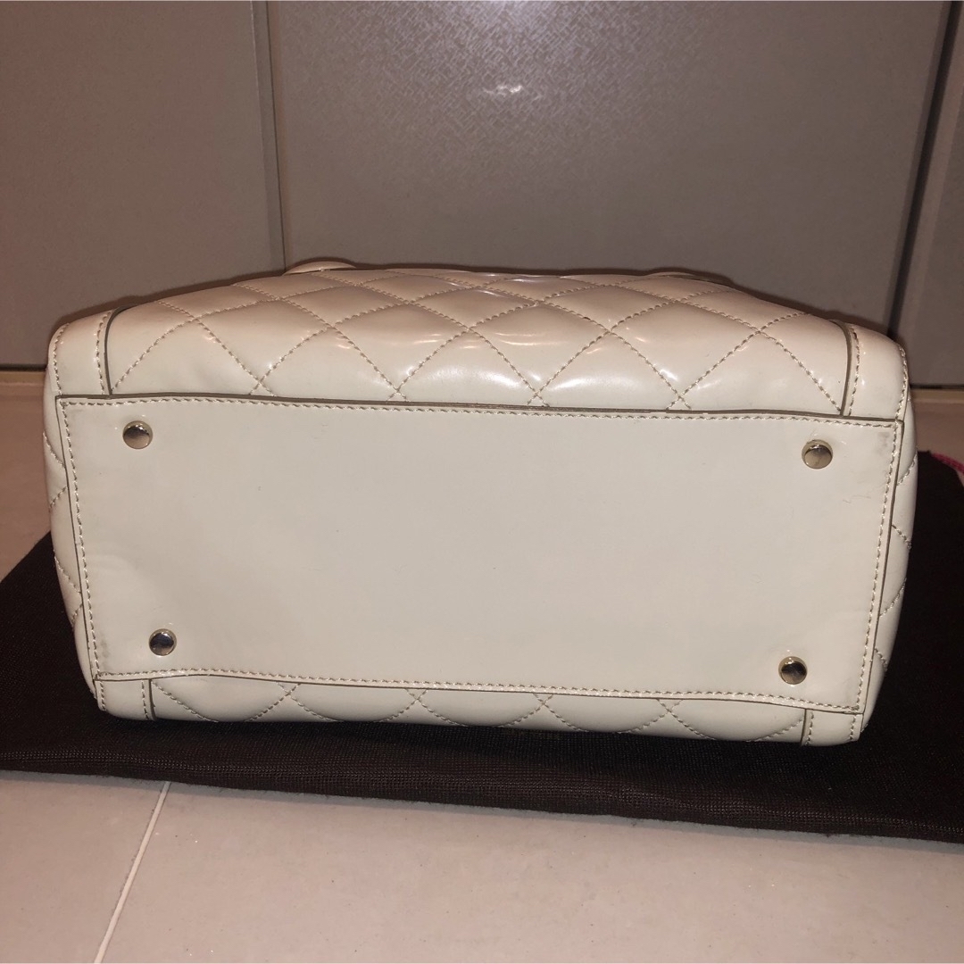 美品❤️ケイトスペードエナメルキルティングボストンバッグ レディースのバッグ(ショルダーバッグ)の商品写真