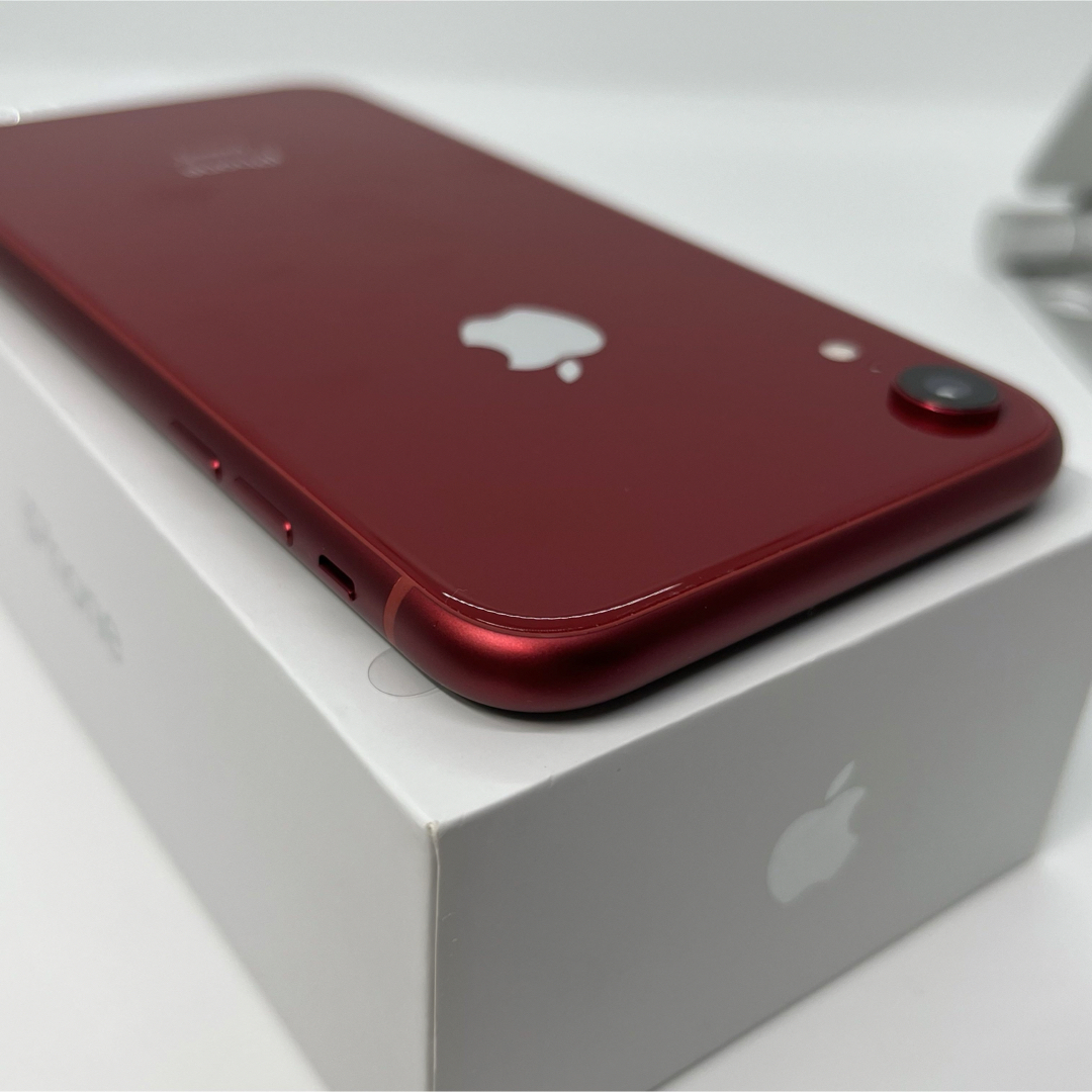 iPhone(アイフォーン)の新品　保証付き　iPhone XR レッド 128 GB SIMフリー　本体 スマホ/家電/カメラのスマートフォン/携帯電話(スマートフォン本体)の商品写真