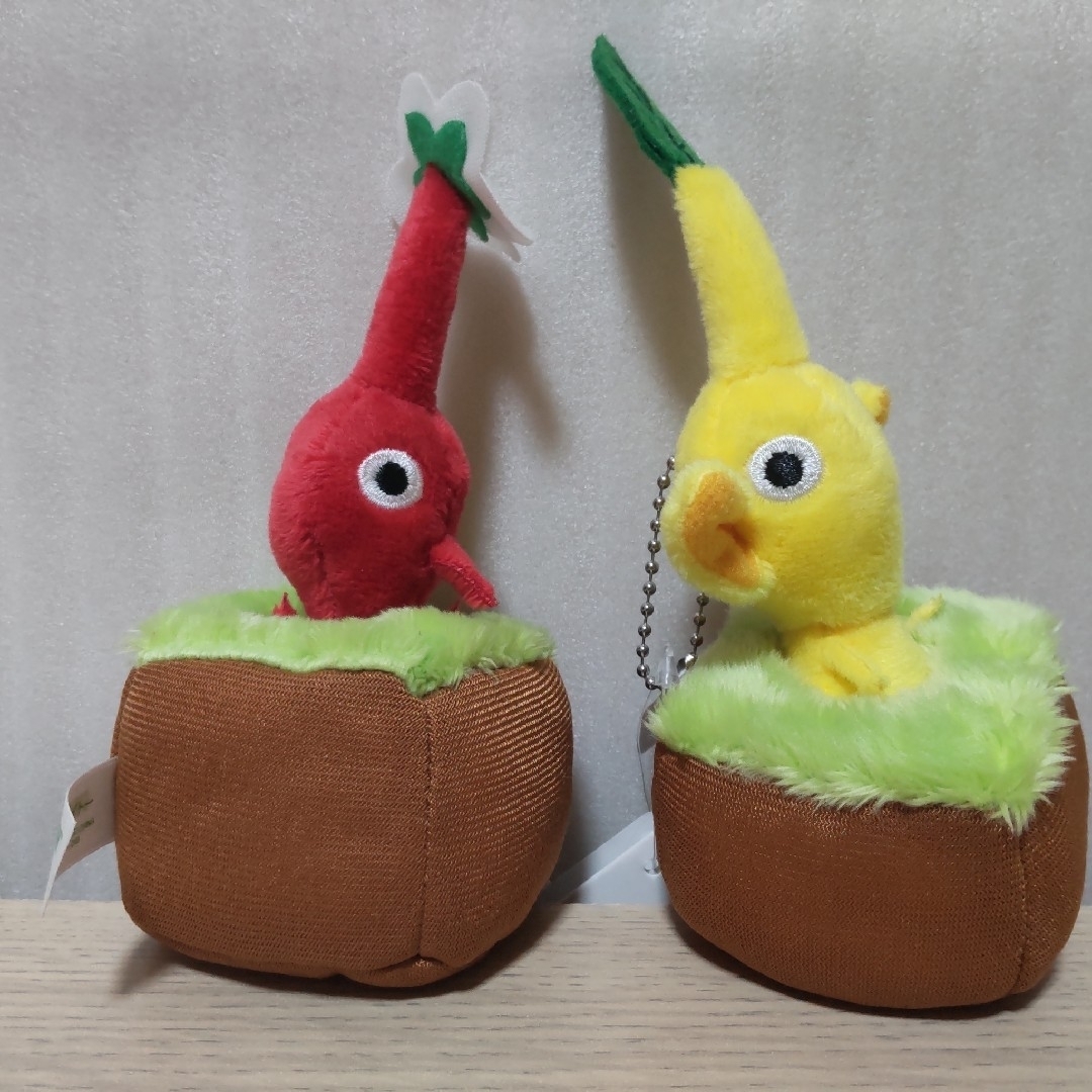 任天堂 - ☆ピクミン 引っこ抜きぬいぐるみマスコット 赤&黄 2個 任天堂 - ☆ピクミン 引っこ抜きぬいぐるみマスコット 赤&黄 2個