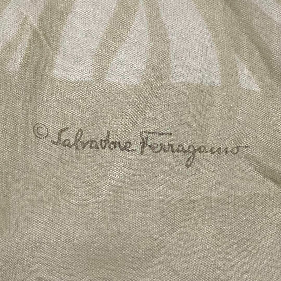 Salvatore Ferragamo(サルヴァトーレフェラガモ)の美品★Ferragamo★ ロングスカーフ シフォン ゼブラ柄 シルク ベージュ レディースのファッション小物(バンダナ/スカーフ)の商品写真