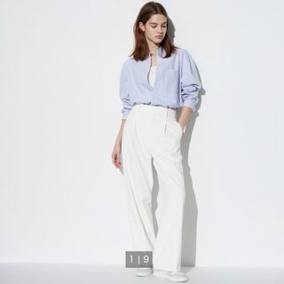 ユニクロ(UNIQLO)のユニクロ タックワイドパンツ ホワイトM(カジュアルパンツ)