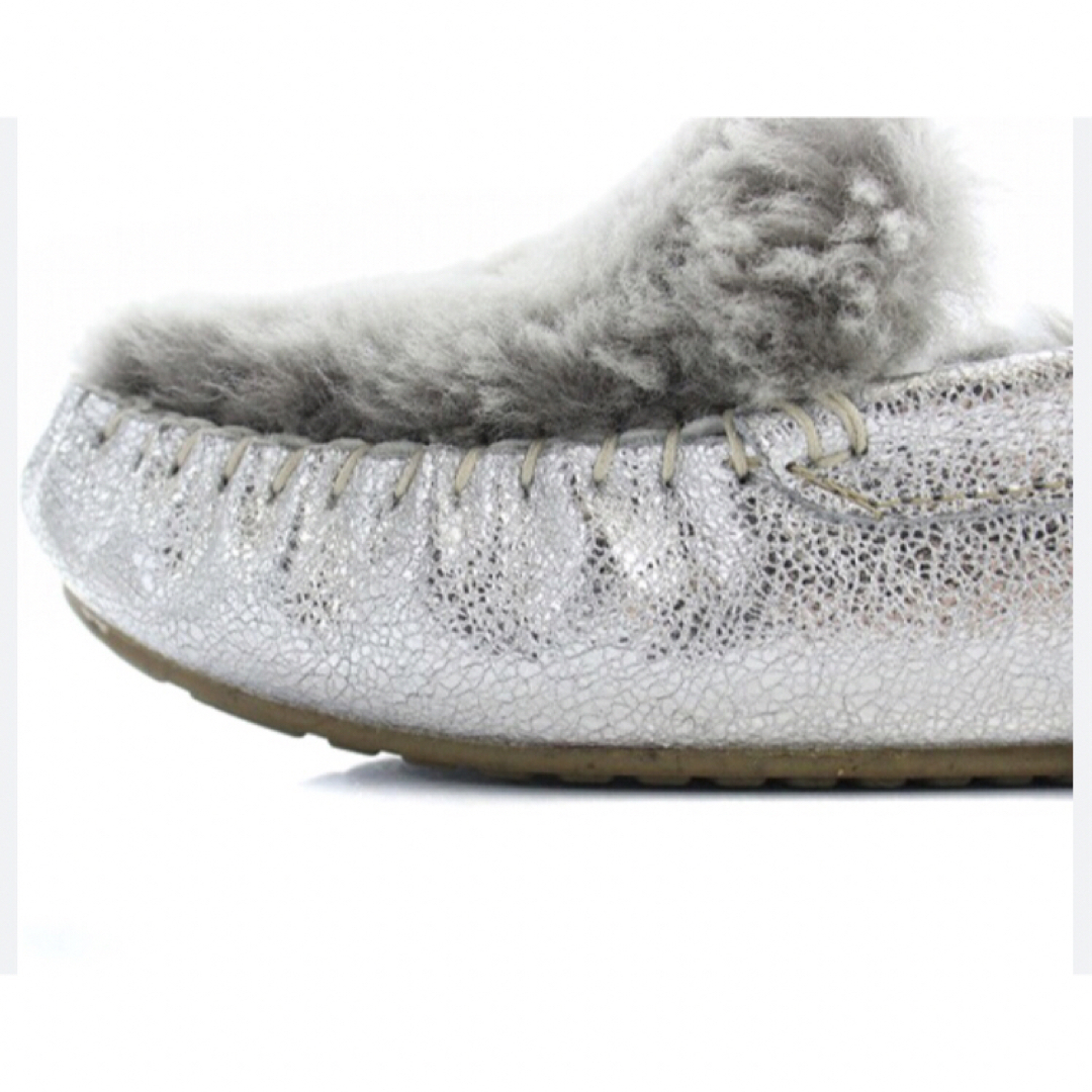 EMU Australia(エミュオーストラリア)のEMUAustralia エミュ ムートン シルバー モカシン フラットシューズ レディースの靴/シューズ(スリッポン/モカシン)の商品写真
