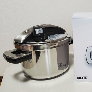 マイヤー(MEYER)の新品未使用　マイヤー圧力鍋　(MEYER)(調理機器)