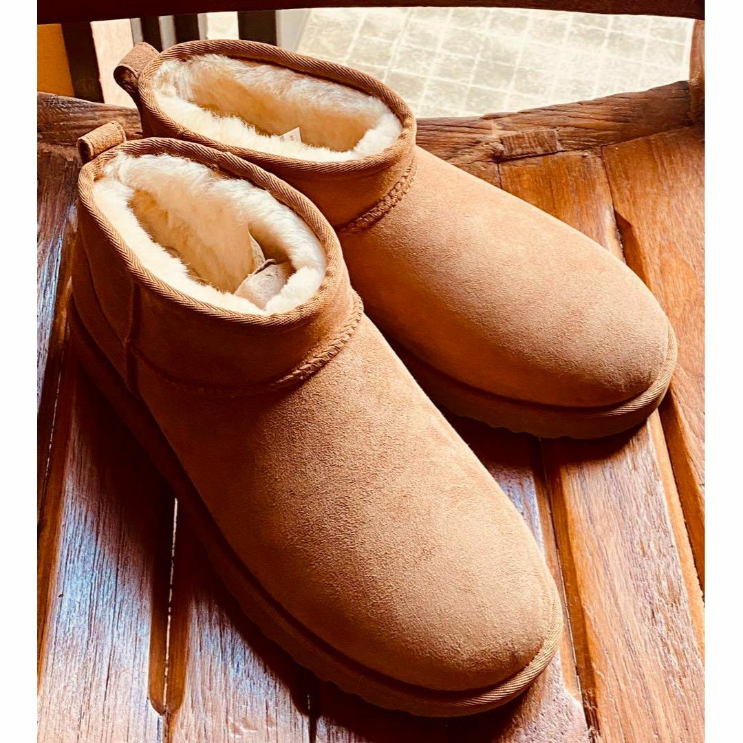 UGG(アグ)の国内正規品✨未使用✨26✨UGG✨CLASSIC ULTRA MINI✨ムートン レディースの靴/シューズ(ブーツ)の商品写真