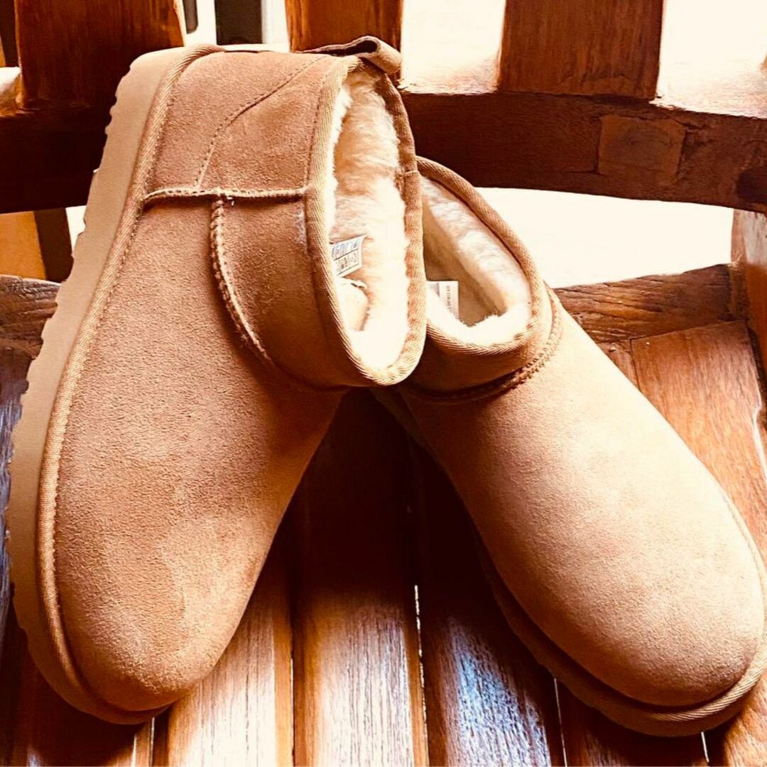 UGG(アグ)の国内正規品✨未使用✨26✨UGG✨CLASSIC ULTRA MINI✨ムートン レディースの靴/シューズ(ブーツ)の商品写真