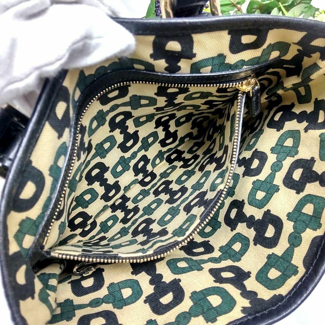 Gucci(グッチ)の★クリーニング済み★グッチ　ハンドバッグ　GG柄　シェリー 　黒　ヴィンテージ レディースのバッグ(ハンドバッグ)の商品写真