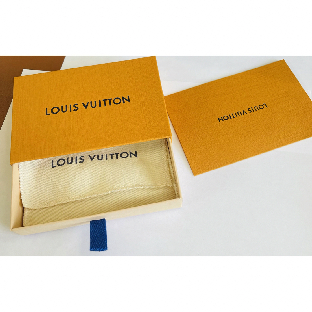 LOUIS VUITTON(ルイヴィトン)の❣️ルイヴィトン　キーホルダー　❣️ＬＶ　未使用品　チャーム　チェリシュド❣️ レディースのファッション小物(キーホルダー)の商品写真