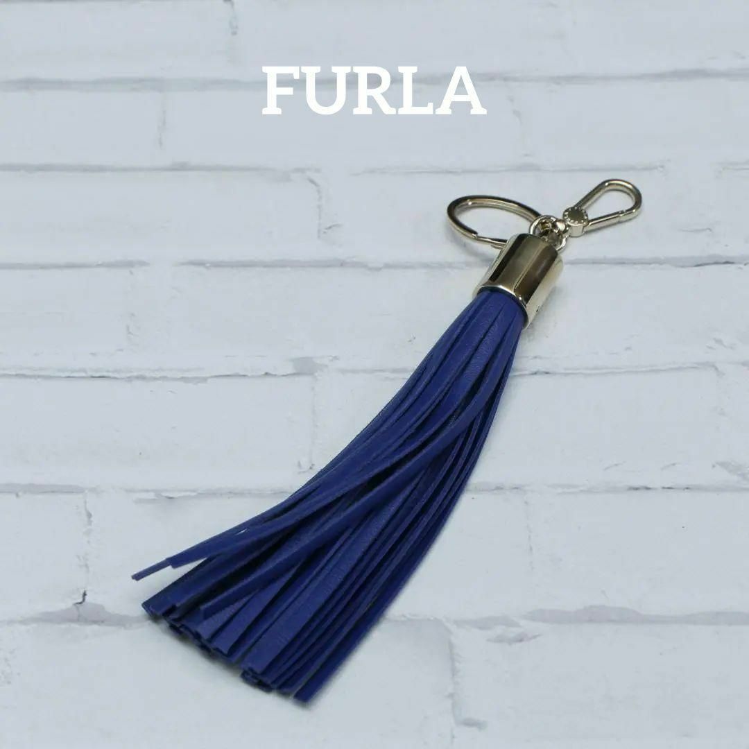 Furla(フルラ)の【匿名配送】FURLA フルラ キーホルダー ゴールド フリンジ 青 レディースのアクセサリー(チャーム)の商品写真