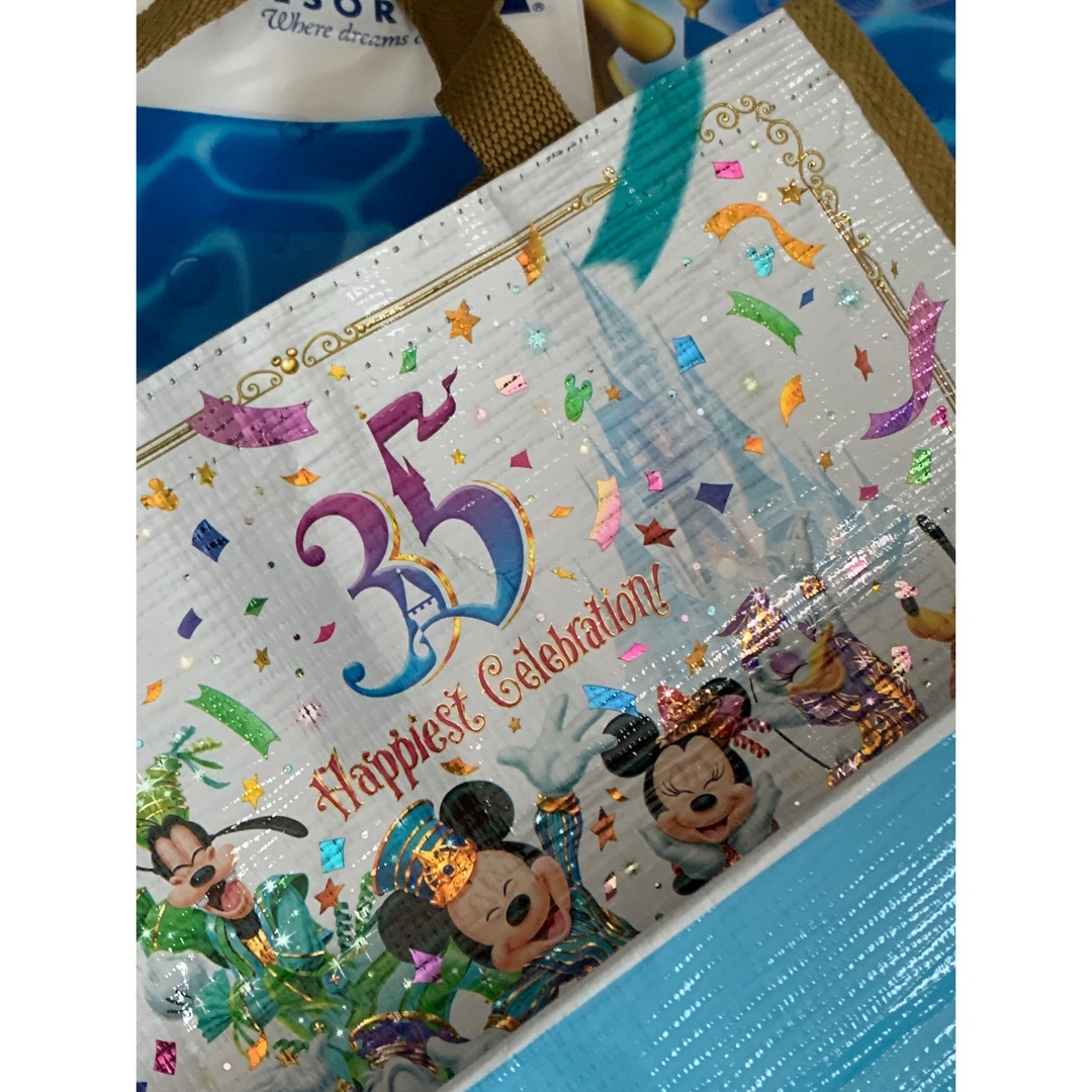 Disney(ディズニー)のディズニーランド35周年袋のみとランド35周年、シー15周年ショップ袋67枚 レディースのバッグ(ショップ袋)の商品写真