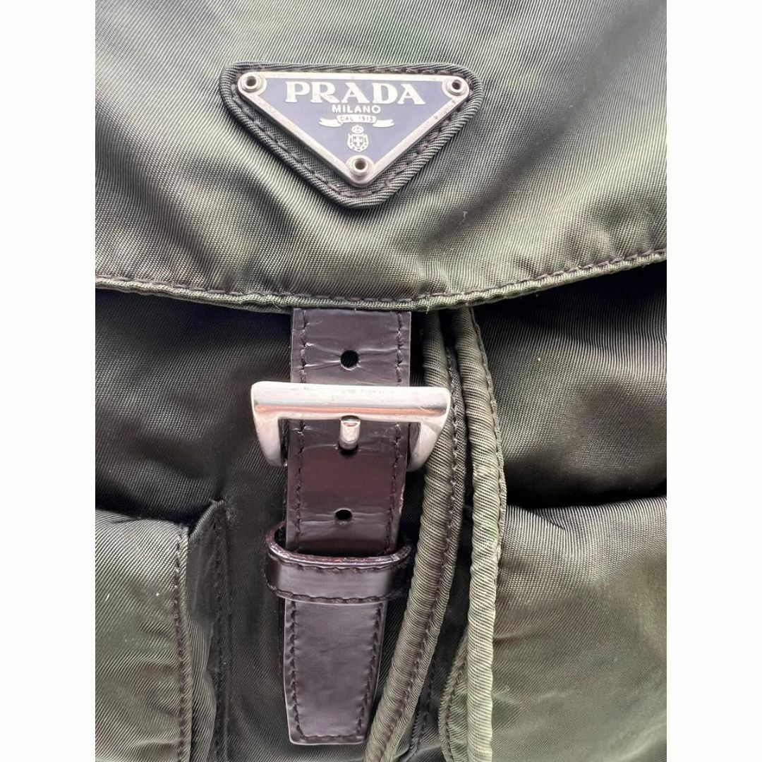 PRADA(プラダ)のPRADAリュックバックパックミディアムカーキヴィンテージ三角ロゴ メンズのバッグ(バッグパック/リュック)の商品写真