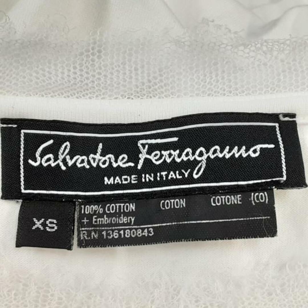 Salvatore Ferragamo(サルヴァトーレフェラガモ)のSalvatoreFerragamo(サルバトーレフェラガモ) 半袖カットソー サイズXS レディース美品  - 白 タートルネック/刺繍/スパンコール/ラインストーン レディースのトップス(カットソー(半袖/袖なし))の商品写真