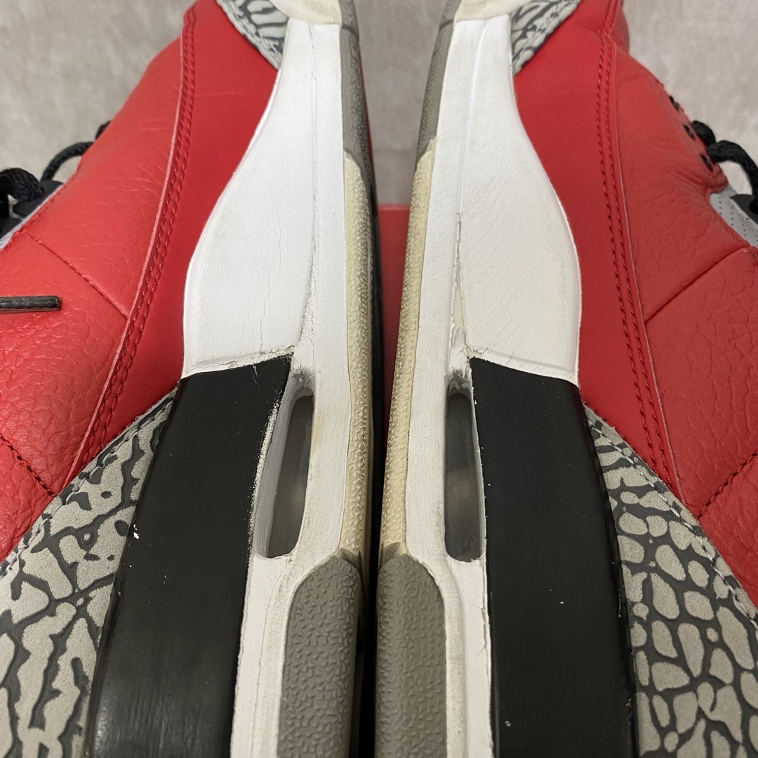 NIKE(ナイキ)のNIKE ナイキ AIR JORDAN 3 RED CEMENT 26cm箱付 メンズの靴/シューズ(スニーカー)の商品写真