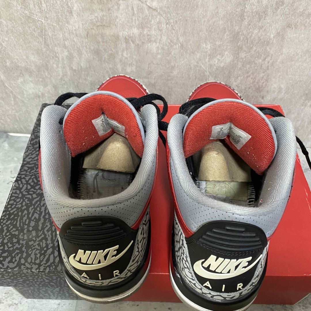 NIKE(ナイキ)のNIKE ナイキ AIR JORDAN 3 RED CEMENT 26cm箱付 メンズの靴/シューズ(スニーカー)の商品写真