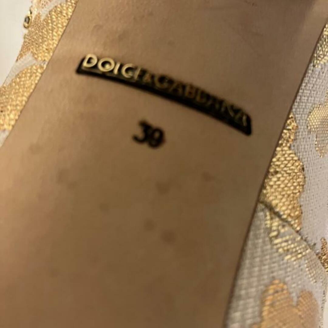 DOLCE&GABBANA(ドルチェアンドガッバーナ)のDOLCE&GABBANA(ドルチェアンドガッバーナ) パンプス 39 レディース - ベージュ×ゴールド×マルチ ビジュー ジャガード レディースの靴/シューズ(ハイヒール/パンプス)の商品写真