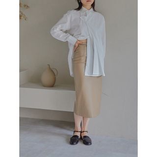 amel - 【新品】Ayla   エコレザー　ベントスカート　ベージュ　FREE