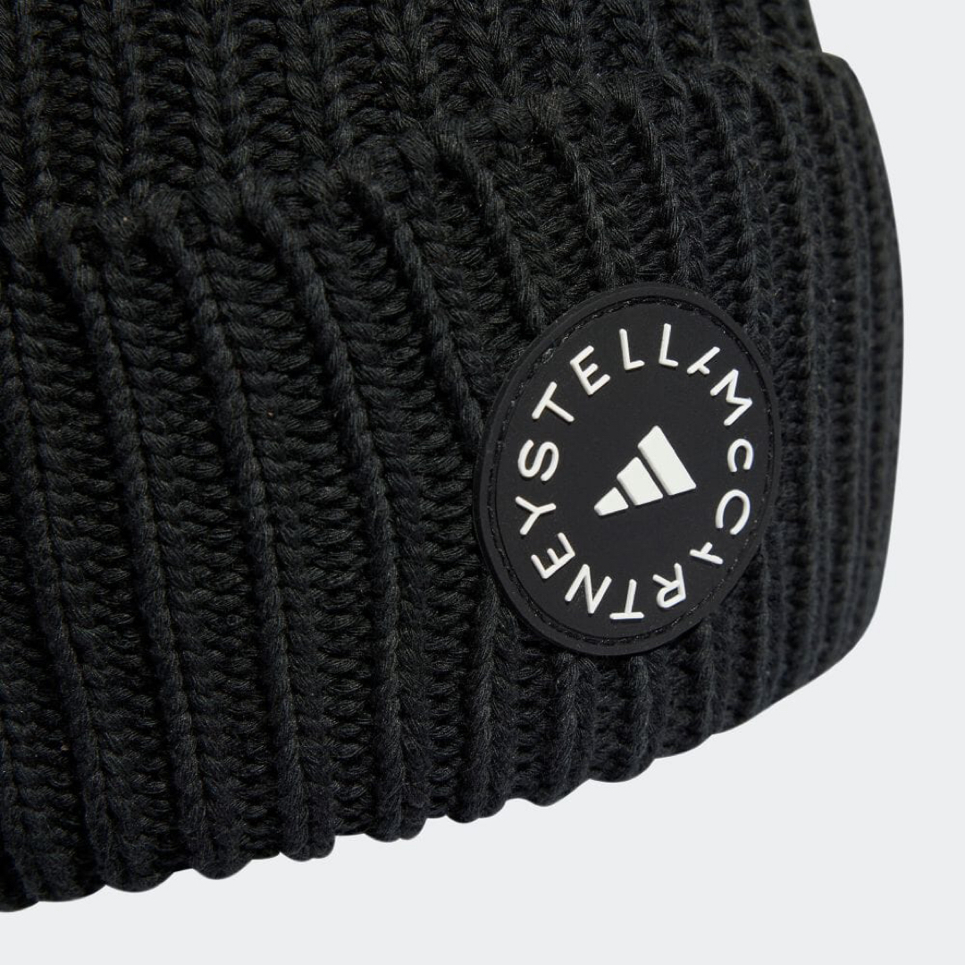 adidas by Stella McCartney(アディダスバイステラマッカートニー)の新品 ★ アディダス バイ ステラマッカートニー★ 人気 ビーニー ブラック レディースの帽子(ニット帽/ビーニー)の商品写真