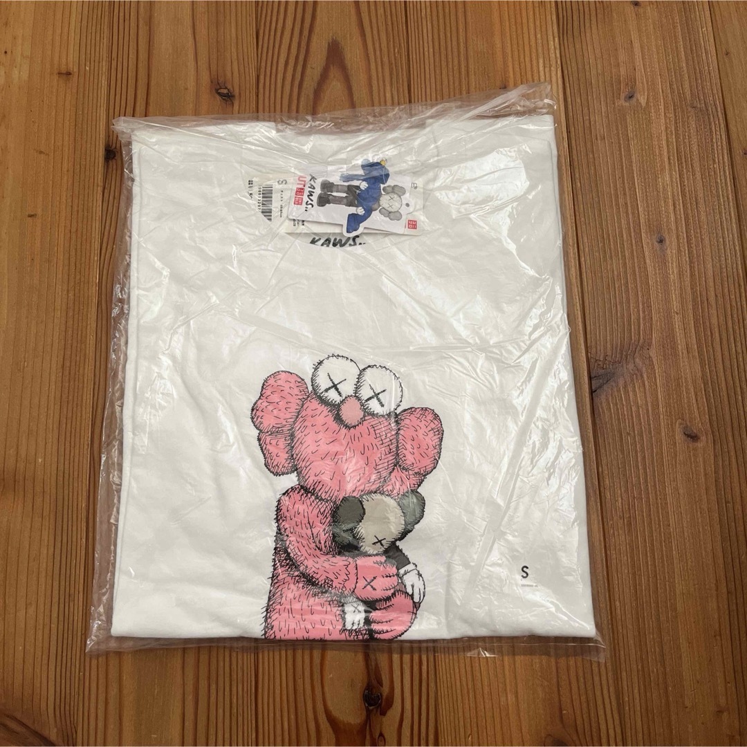 UNIQLO(ユニクロ)のUNIQLO  KAWS  Tシャツ　S メンズのトップス(Tシャツ/カットソー(半袖/袖なし))の商品写真