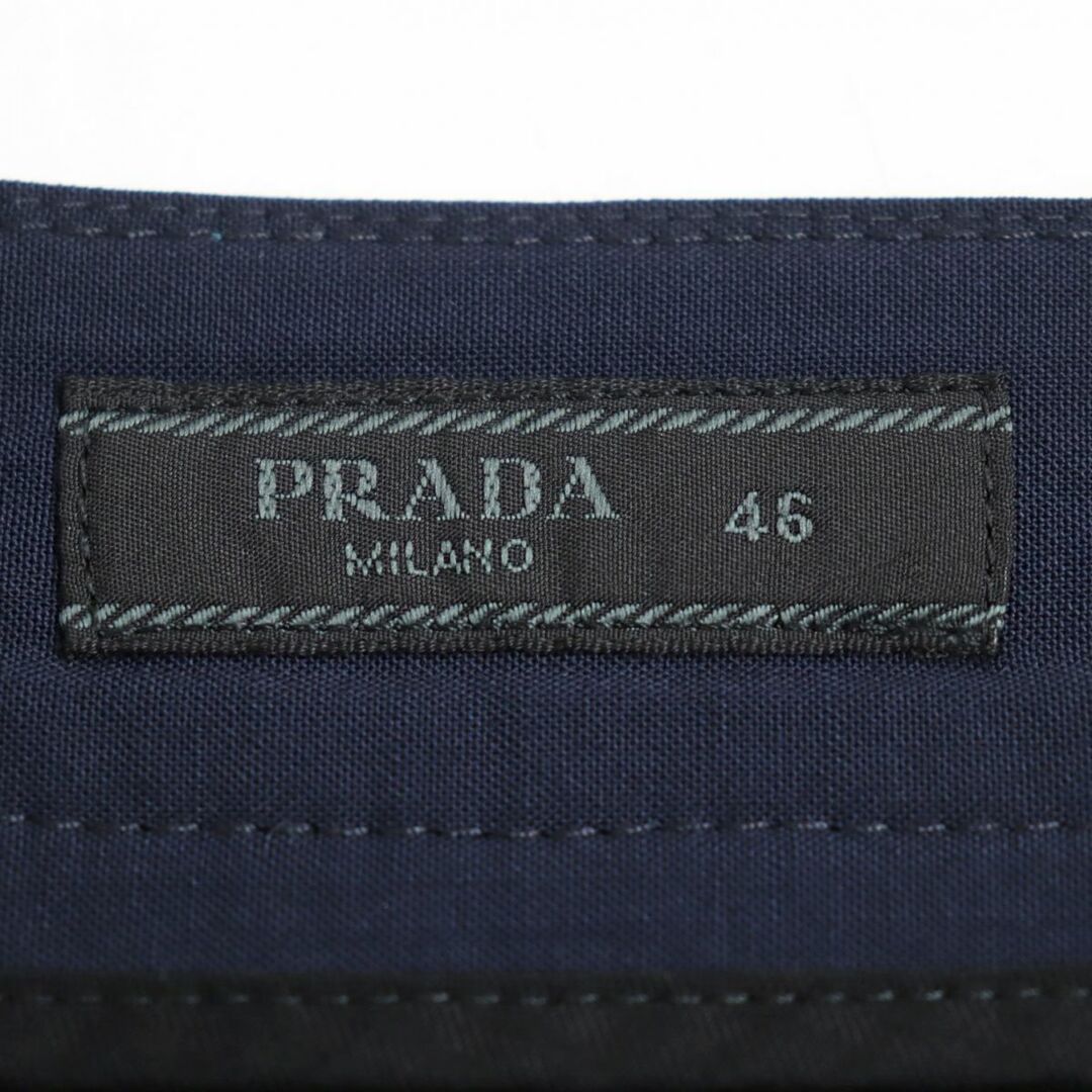 PRADA(プラダ)の極美品●2018年 PRADA プラダ ステッチデザイン タック入り ロゴ刻印ジップ バージンウール100% ボトムス/ハーフパンツ ネイビー 46 正規品 メンズのパンツ(ショートパンツ)の商品写真