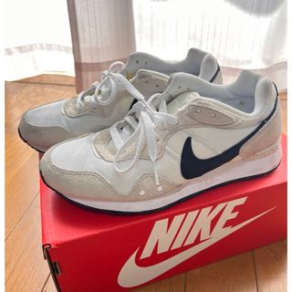 ナイキ(NIKE)のNIKE ベンチャーランナー　白　23.5(スニーカー)