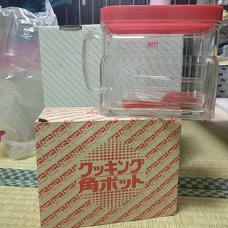 昭和レトロ　キッチン用品　クッキング角ポット　レッド　赤(容器)