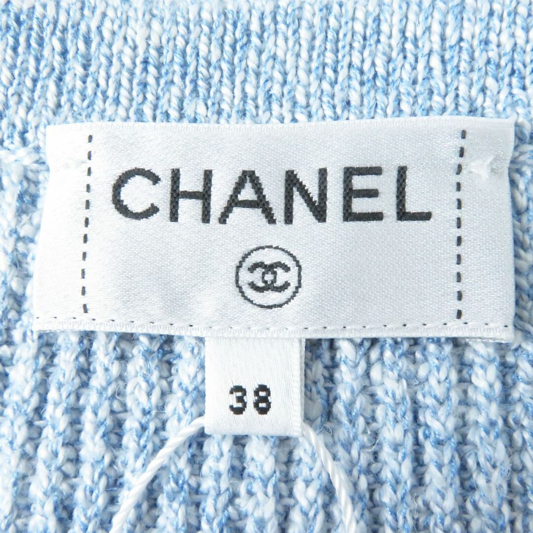 CHANEL(シャネル)の未使用品◎伊製 CHANEL シャネル 23P P74623 レディース ラインストーン装飾ライオンボタン付き 長袖 ニットカーディガン 水色 38 タグ付き レディースのトップス(カーディガン)の商品写真