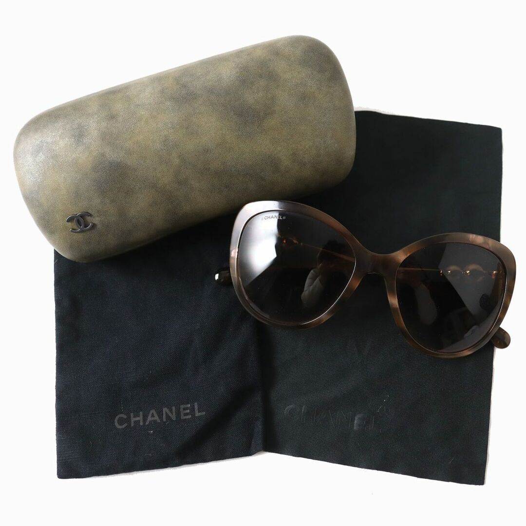 CHANEL(シャネル)の美品△CHANEL シャネル 5338-H-A サイドFパール×ココマーク付 キャットアイ サングラス アイウェア クリアブラウン(マーブル) 56□18 140 レディースのファッション小物(サングラス/メガネ)の商品写真