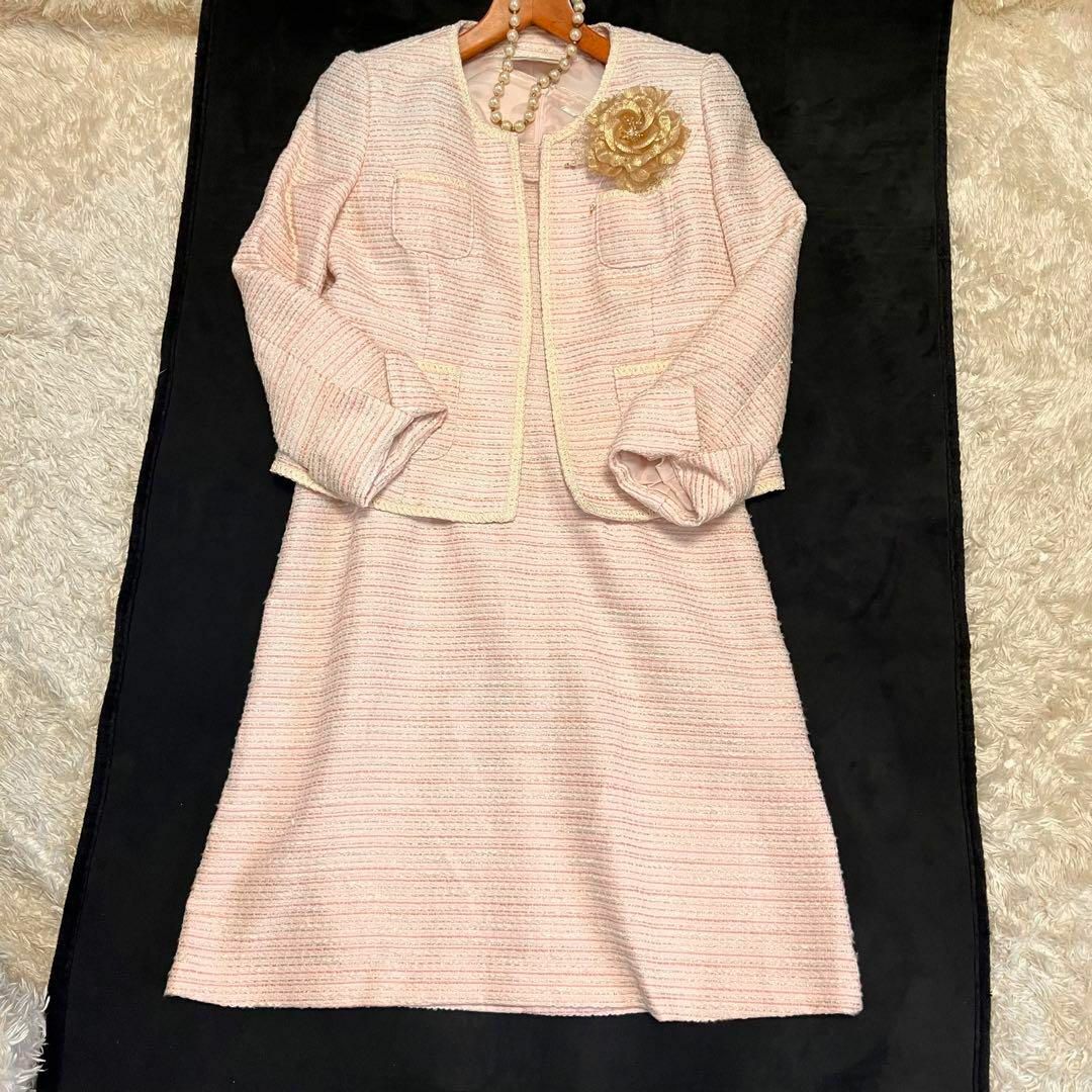 EMMAJAMES(エマジェイム)の大きいサイズ【エマジェイムス】ツイードラメ上下セットアップ  白ピンク金 レディースのフォーマル/ドレス(スーツ)の商品写真