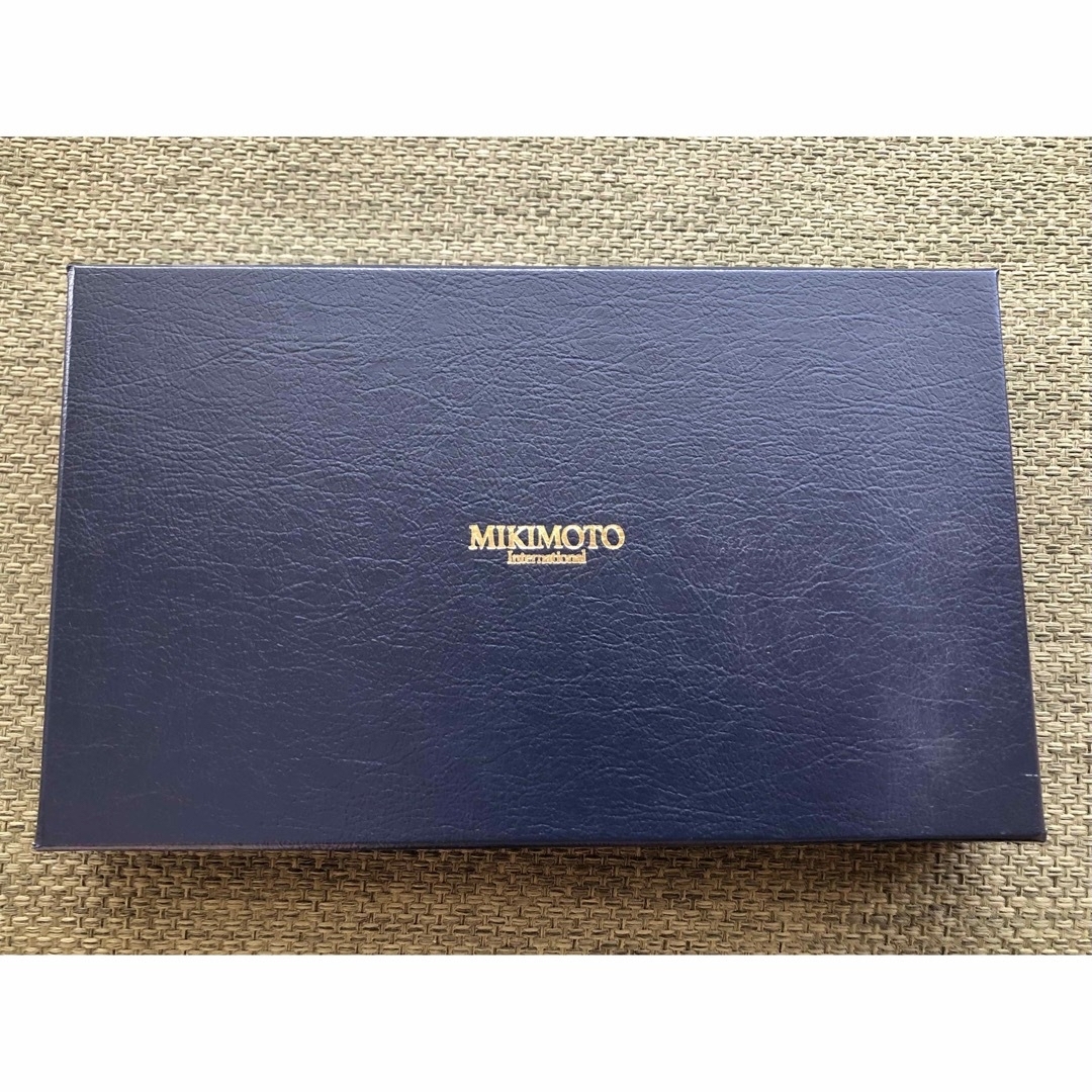 MIKIMOTO(ミキモト)の《新品》MIKIMOTO ミキモト　パール付きジュエリートレイ　箱入り未使用品 インテリア/住まい/日用品のインテリア小物(小物入れ)の商品写真