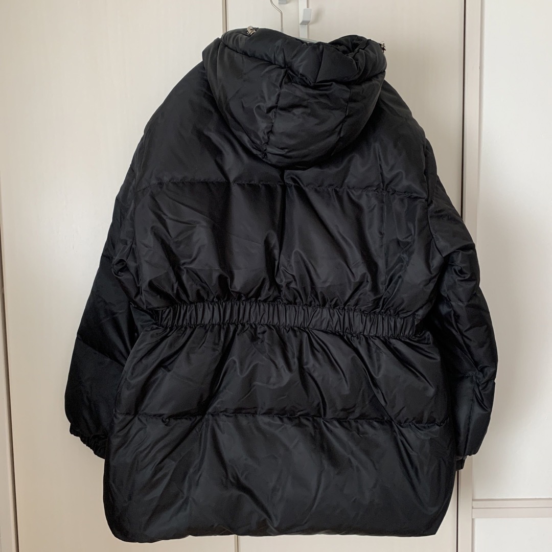 新品未使用 PRADA 三角ポケット ダウン 新品未使用 PRADA 三角ポケット ダウン