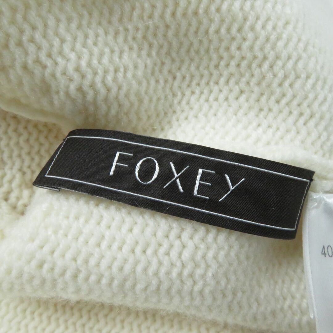 FOXEY(フォクシー)の極美品★2019年 正規品 FOXEY フォクシー ROSE 40332 飾りボタン付 クロップド丈 カシミヤ100％ ニットカーディガン アイボリー 38 日本製 レディースのトップス(カーディガン)の商品写真