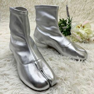 マルタンマルジェラ(Maison Martin Margiela)の未使用 早い者勝ち★Maison Margiela ブーツ シルバー 足袋 35(ブーツ)