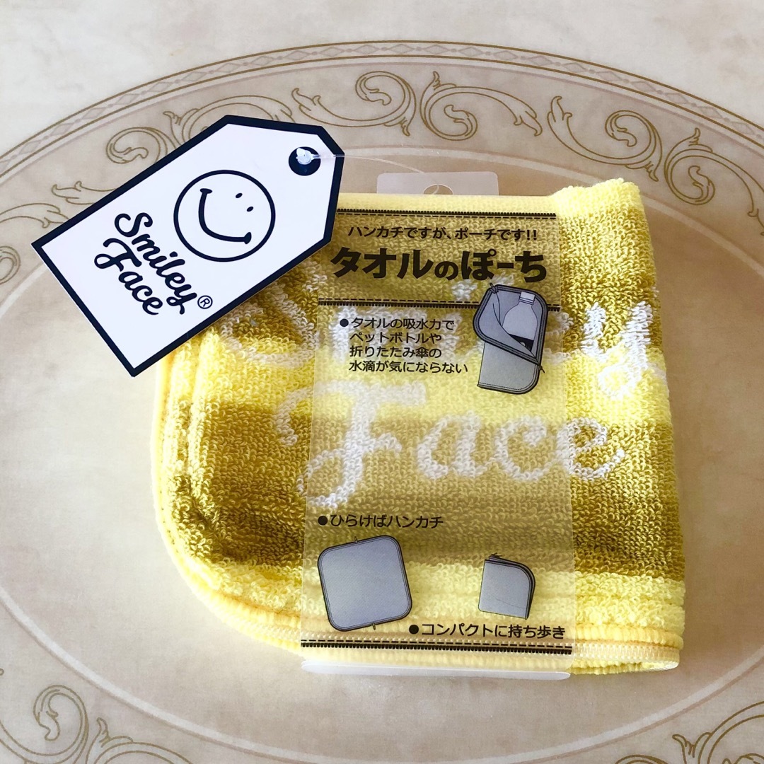 タオルのポーチ　Smiley Face😊　ハンカチですがポーチです‼️  新品 エンタメ/ホビーのアニメグッズ(タオル)の商品写真