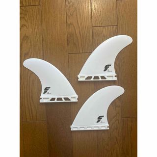 フューチャー フィン THERMO TECH F6 TRI FINS(サーフィン)