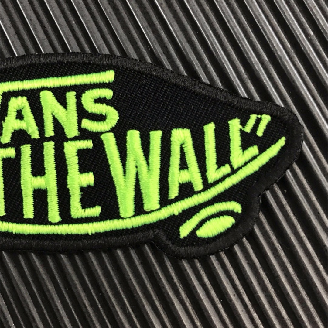 VANS(ヴァンズ)の黒×蛍光グリーン VANS OFF THE WALL アイロンワッペン -38 自動車/バイクのバイク(装備/装具)の商品写真