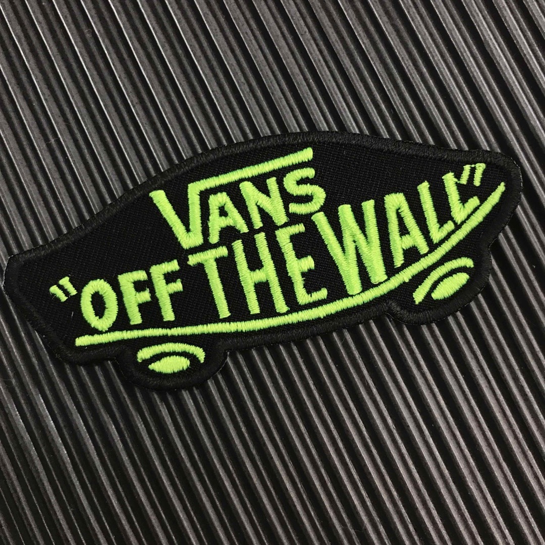 VANS(ヴァンズ)の黒×蛍光グリーン VANS OFF THE WALL アイロンワッペン -38 自動車/バイクのバイク(装備/装具)の商品写真