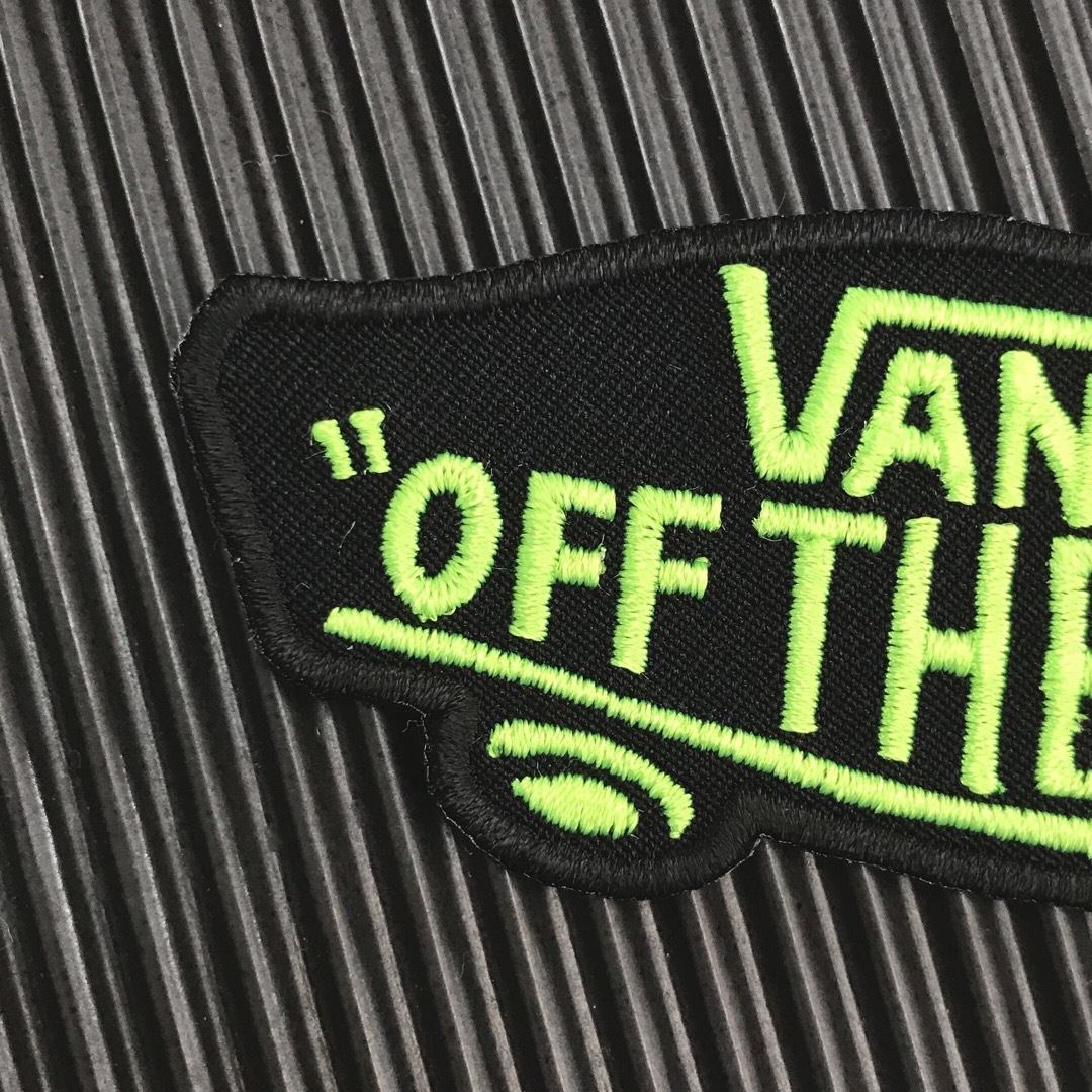 VANS(ヴァンズ)の黒×蛍光グリーン VANS OFF THE WALL アイロンワッペン -38 自動車/バイクのバイク(装備/装具)の商品写真