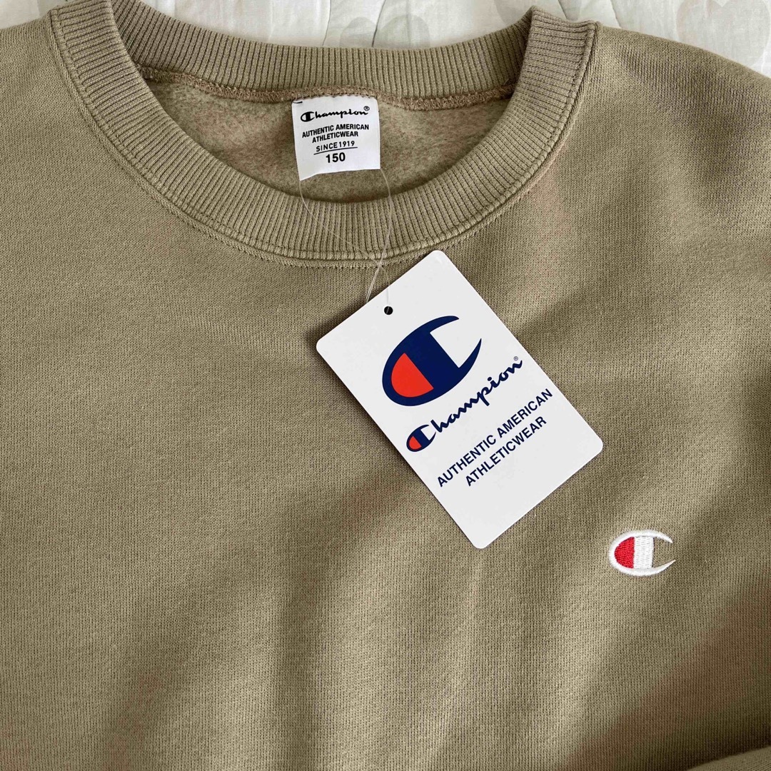 Champion(チャンピオン)の【値下げ】新品 未使用 タグ付き チャンピオン 裏起毛 トレーナー  150 キッズ/ベビー/マタニティのキッズ服男の子用(90cm~)(Tシャツ/カットソー)の商品写真