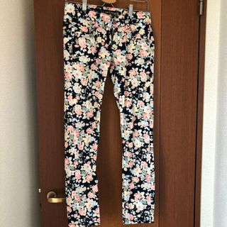 レッドペッパー(REDPEPPER)の美品！ Red Pepper レッドペッパー ジーンズ パンツ フラワー 27(デニム/ジーンズ)