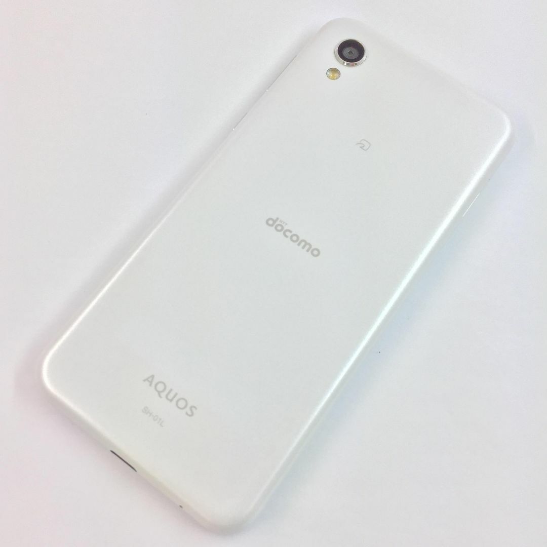 AQUOS(アクオス)の【C】SH-01L/357977100577251 スマホ/家電/カメラのスマートフォン/携帯電話(スマートフォン本体)の商品写真