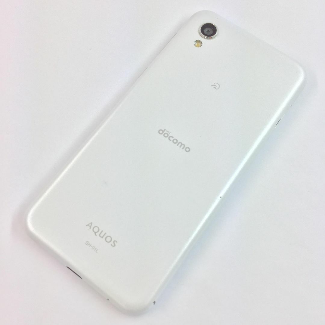 AQUOS(アクオス)の【C】SH-01L/357977100457363 スマホ/家電/カメラのスマートフォン/携帯電話(スマートフォン本体)の商品写真