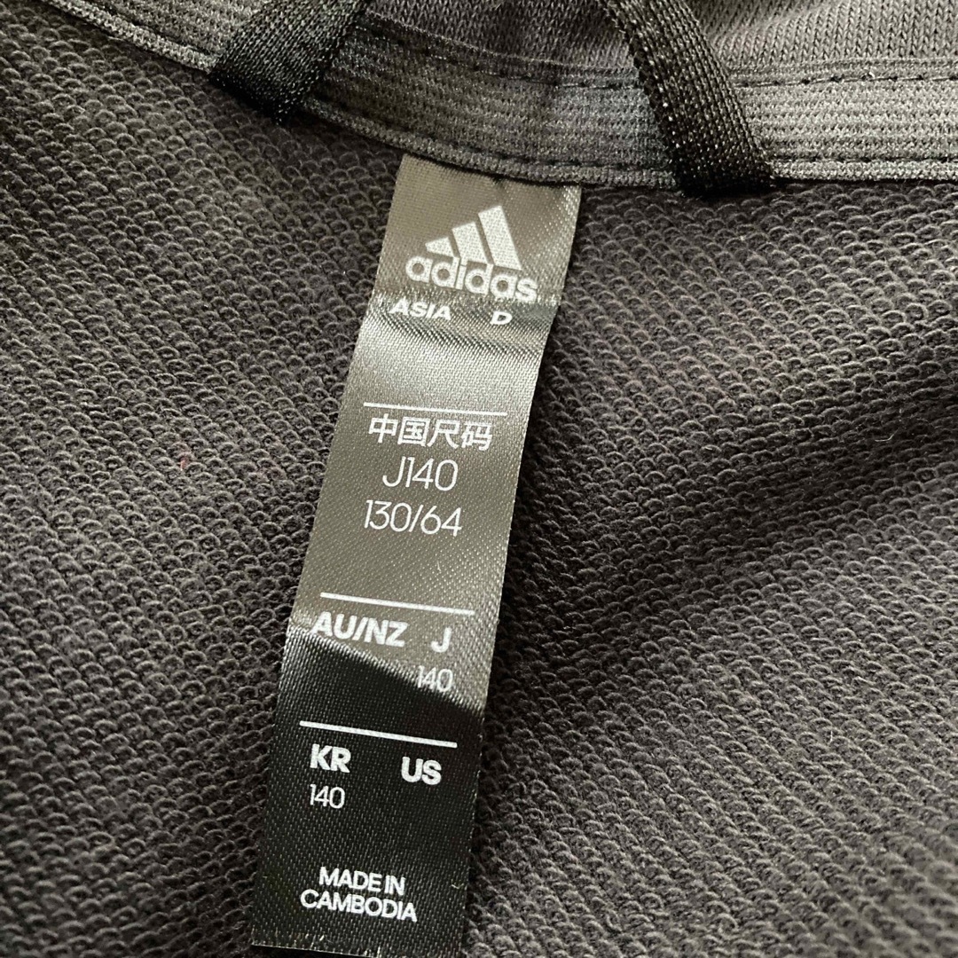 adidas(アディダス)の新品 adidas ジャージ 上下セット トラックスーツ キッズ 黒 140 キッズ/ベビー/マタニティのキッズ服男の子用(90cm~)(その他)の商品写真