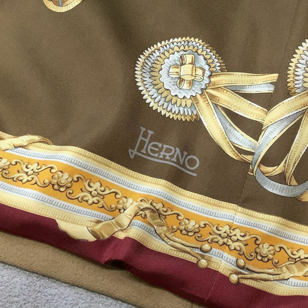 HERNO(ヘルノ)のHERNO イタリヤ 製 カシミヤ コート シングル キャメル スカーフ柄 レディースのジャケット/アウター(ロングコート)の商品写真