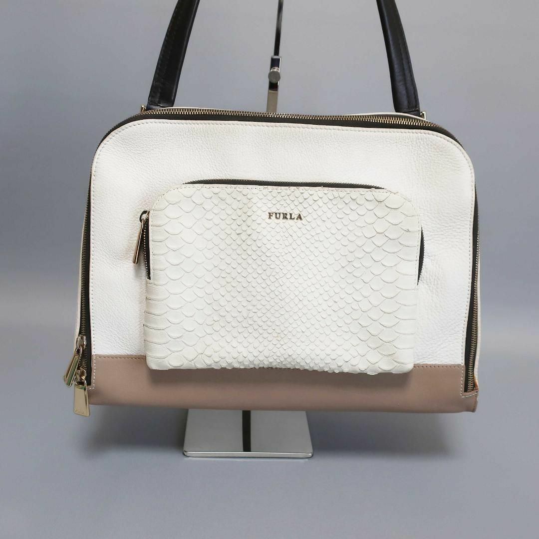 Furla(フルラ)の正規美品 フルラ FURLA ワンショルダーバッグ パイソン型押し レザー 白 レディースのバッグ(ショルダーバッグ)の商品写真