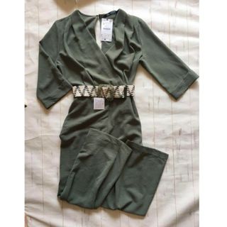 ザラ(ZARA)の【新品】ZARA サロペット  オールインワン  カーキ　Sサイズ　ザラ(オールインワン)