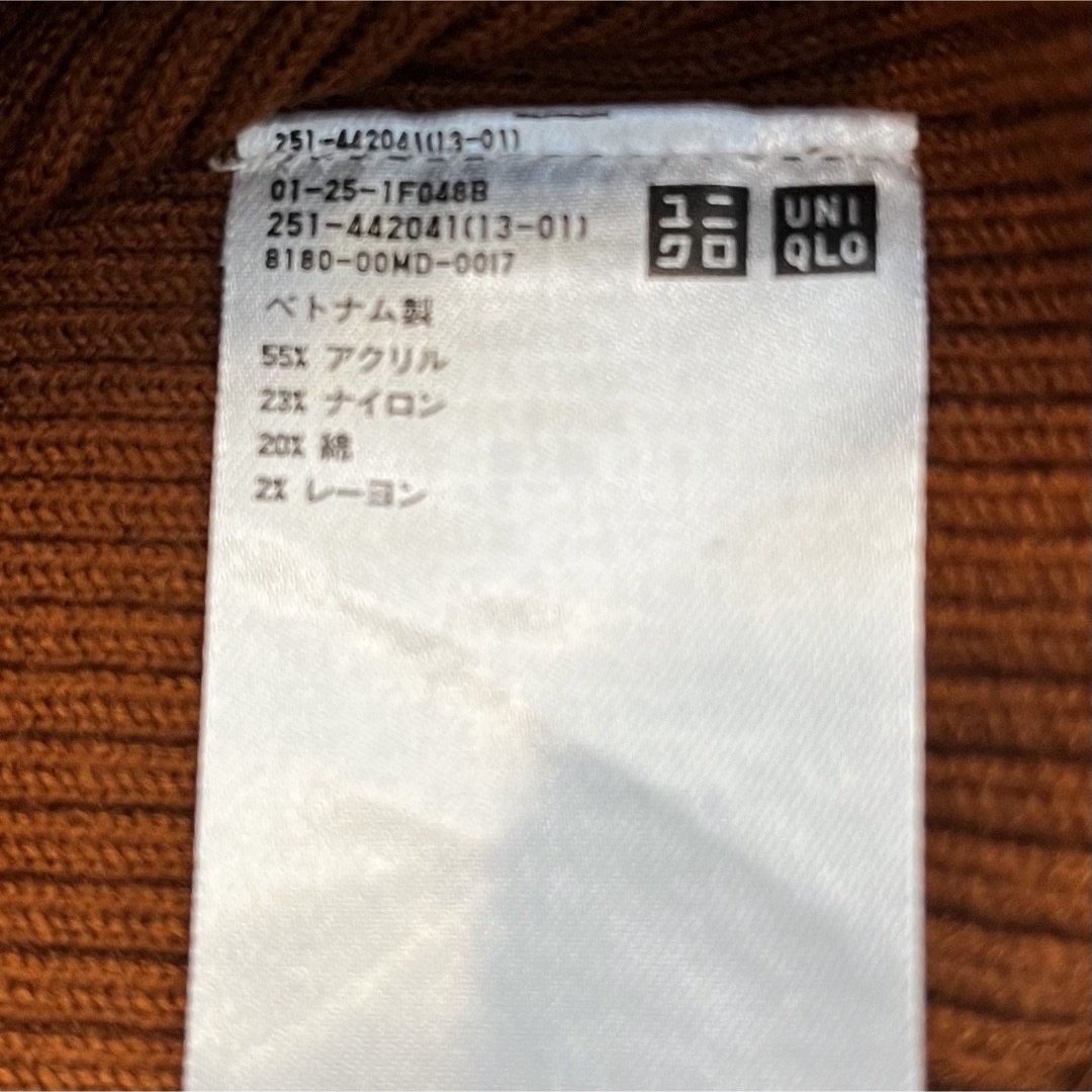 UNIQLO(ユニクロ)のユニクロ　3Dリブセーター（長袖）Vネック　S  茶色　トップス　カットソー　 レディースのトップス(カットソー(長袖/七分))の商品写真